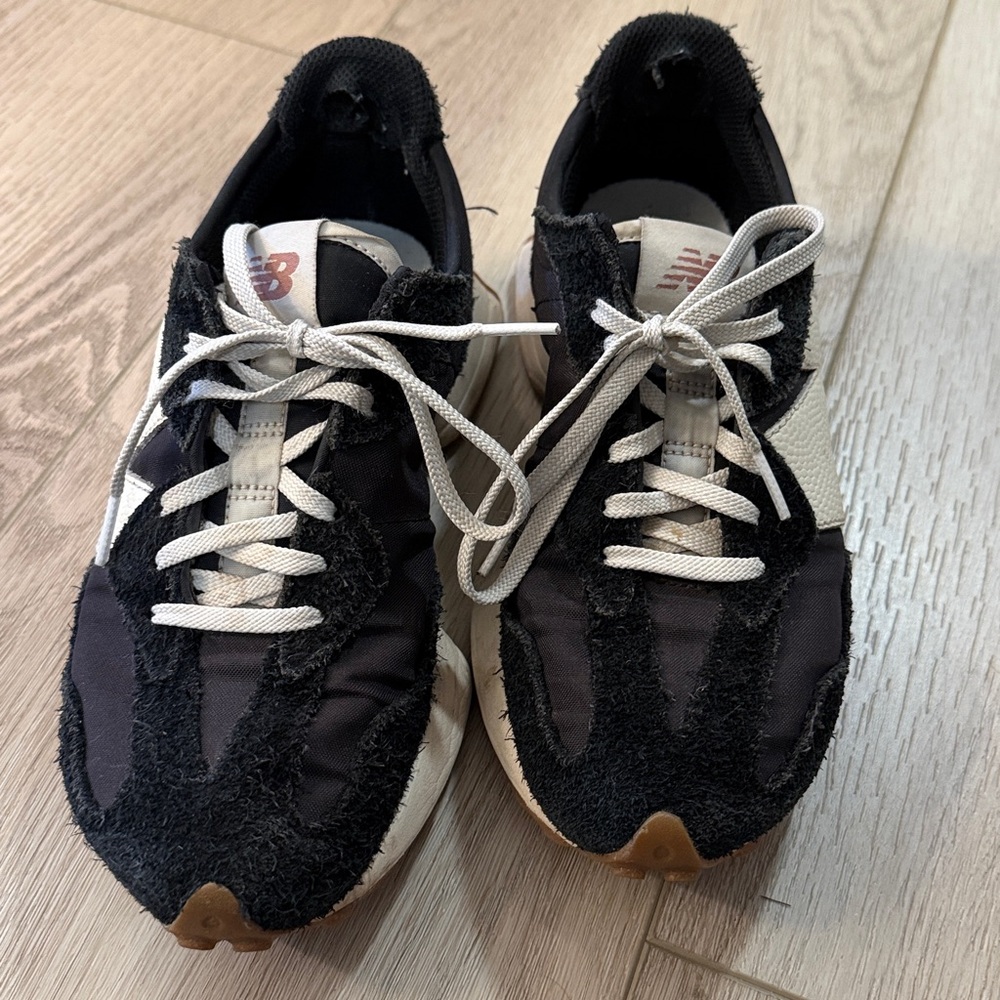 New Balance 327 Black and White Shoes - Picture 2 of 8